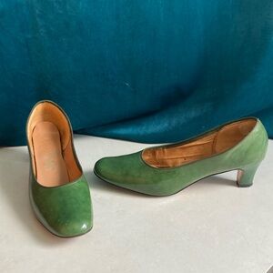 Vintage FootNotes Shiny Green Pumps Size 8 Heels